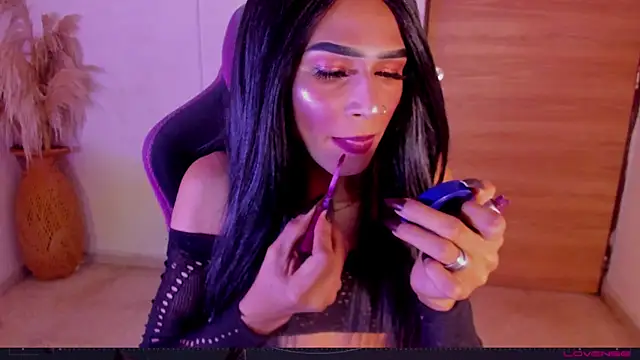 carolinemiller7 online show from 12/17/25, 08:25