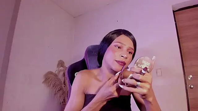 carolinemiller7 online show from 12/20/25, 08:33