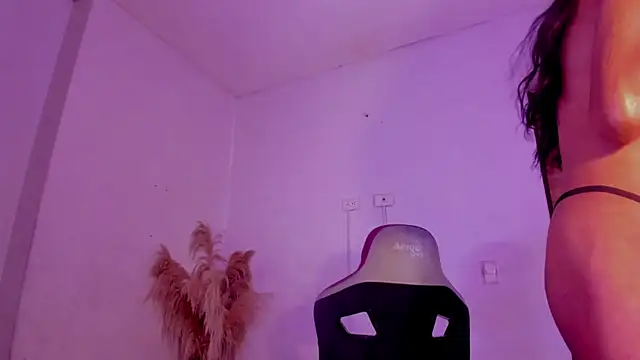 carolinemiller7 online show from 12/14/25, 08:09