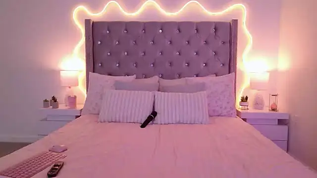 JuliaSUMMERS2022 online show from 10/14/25, 07:47