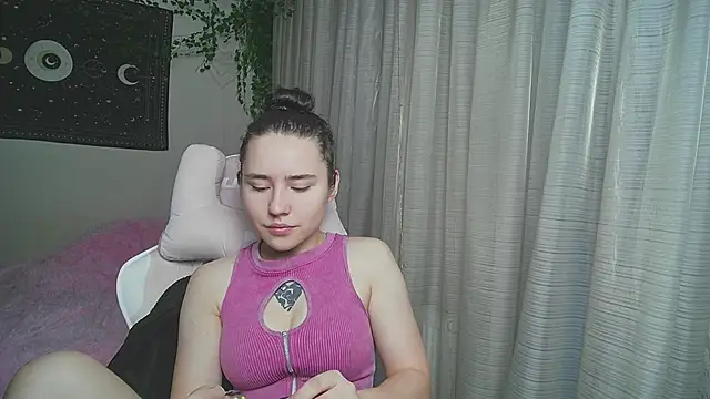 Snapshot of Aurora_workerr chatting on 09/14/25, 12:44 Aurora workerr online show from 09/14/25, 12:44