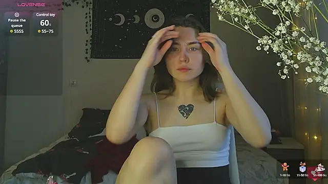 Snapshot of Aurora_workerr chatting on 02/14/25, 02:07 Aurora workerr online show from 02/14/25, 02:07