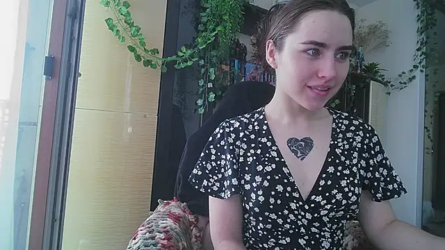 Snapshot of Aurora_workerr chatting on 06/22/26, 08:22 Aurora workerr online show from 06/22/26, 08:22