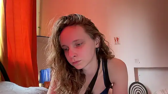 Snapshot of MikkyMoony chatting on 09/18/25, 09:23 MikkyMoony online show from 09/18/25, 09:23