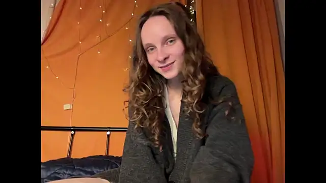 Snapshot of MikkyMoony chatting on 10/02/25, 07:28 MikkyMoony online show from 10/02/25, 07:28