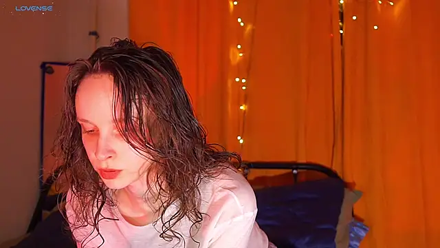 Snapshot of MikkyMoony chatting on 12/03/24, 09:50 MikkyMoony online show from 12/03/24, 09:50