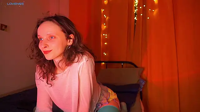 Snapshot of MikkyMoony chatting on 12/04/24, 12:57 MikkyMoony online show from 12/04/24, 12:57