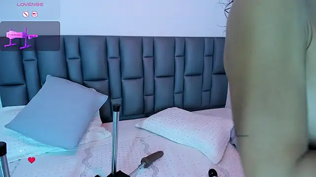 Snapshot of Abbyadams chatting on 11/15/25, 03:10 Abbyadams online show from 11/15/25, 03:10