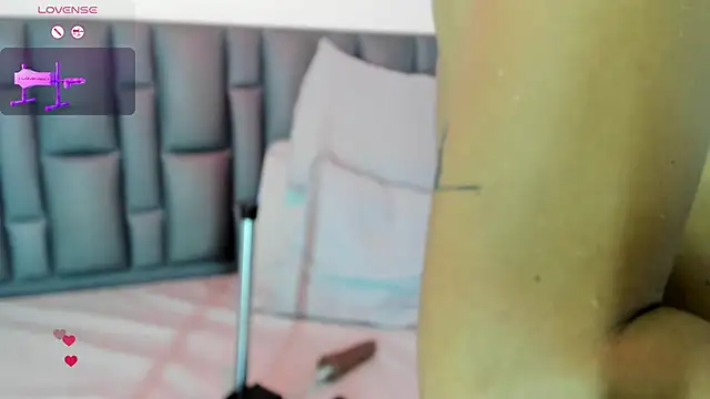 Snapshot of Abbyadams chatting on 11/17/25, 03:10 Abbyadams online show from 11/17/25, 03:10