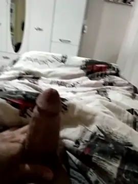 Snapshot of milf_hunter_35 chatting on 04/15/26, 08:42 milf hunter 35 online show from 04/15/26, 08:42