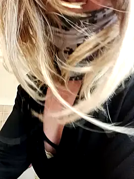 Snapshot of -DeMax chatting on 03/21/26, 04:35 -DeMax online show from 03/21/26, 04:35