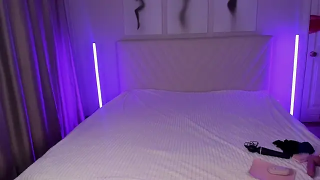 EmmaBarbs online show from 04/12/26, 07:50