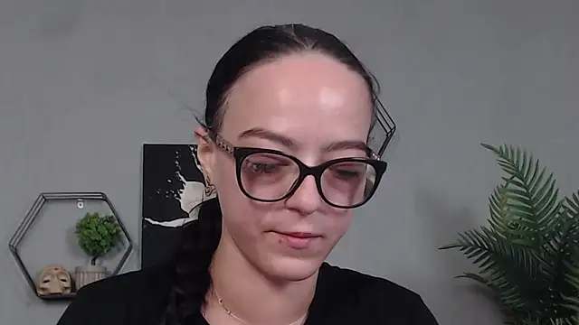 IzabelllNoir online show from 05/18/26, 09:14
