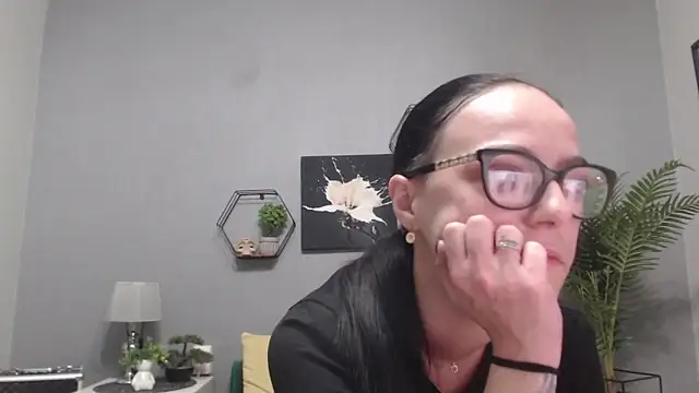 IzabelllNoir online show from 05/15/26, 05:38