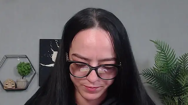 IzabelllNoir online show from 05/13/26, 05:47