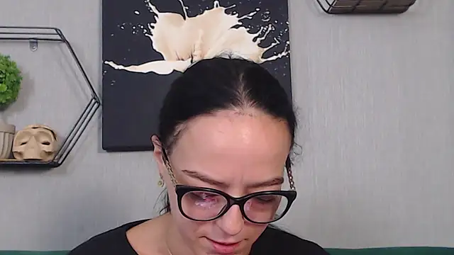 Snapshot of IzabelllNoir chatting on 10/13/25, 09:33 IzabelllNoir online show from 10/13/25, 09:33