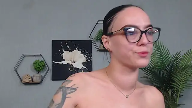 IzabelllNoir online show from 04/25/26, 09:01