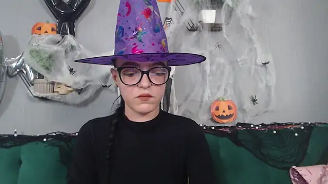 IzabelllNoir online show from 10/31/25, 09:39