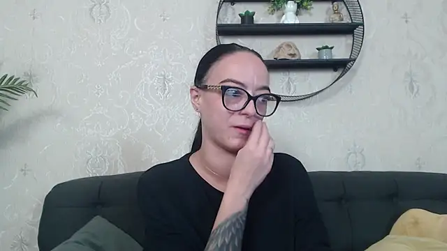 IzabelllNoir online show from 11/25/25, 08:36