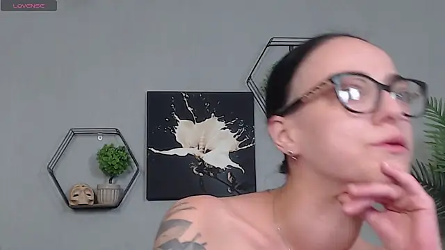 IzabelllNoir online show from 03/29/26, 06:04