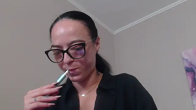 Snapshot of IzabelllNoir chatting on 07/18/26, 08:56 IzabelllNoir online show from 07/18/26, 08:56