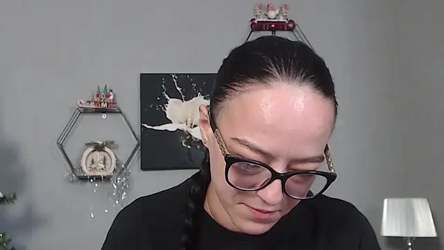 IzabelllNoir online show from 12/16/25, 08:51