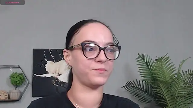 IzabelllNoir online show from 04/06/26, 06:25