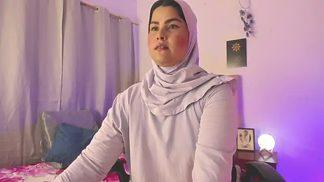 Snapshot of AishaAmin_ chatting on 06/10/26, 12:28 AishaAmin online show from 06/10/26, 12:28