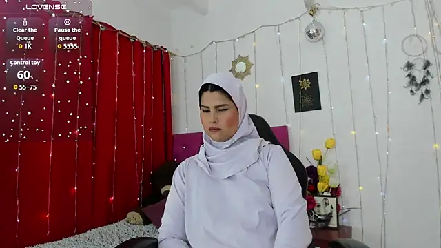 AishaAmin  online show from 11/10/25, 12:10