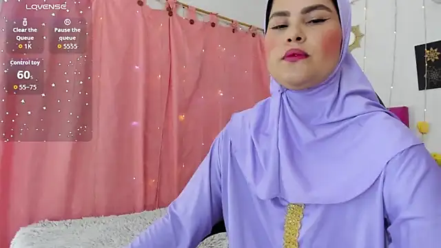 Snapshot of AishaAmin_ chatting on 09/30/25, 12:11 AishaAmin online show from 09/30/25, 12:11