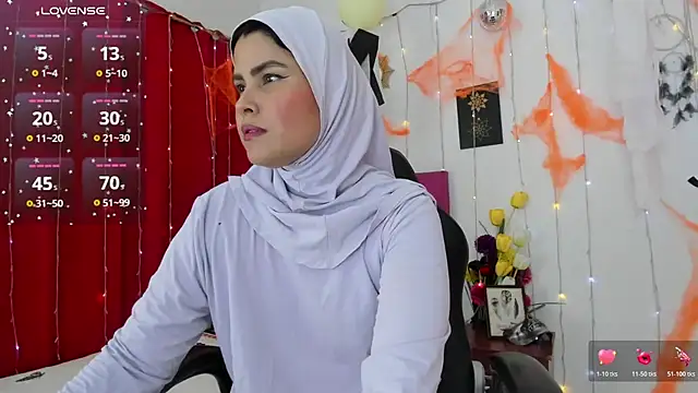 AishaAmin  online show from 11/04/25, 02:48