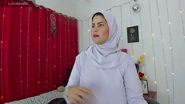 AishaAmin  online show from 12/15/25, 12:11