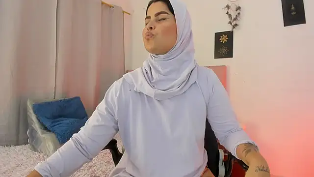 Snapshot of AishaAmin_ chatting on 06/26/26, 12:11 AishaAmin online show from 06/26/26, 12:11