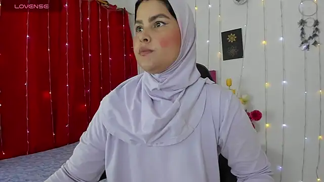 Snapshot of AishaAmin_ chatting on 03/20/25, 12:11 AishaAmin online show from 03/20/25, 12:11