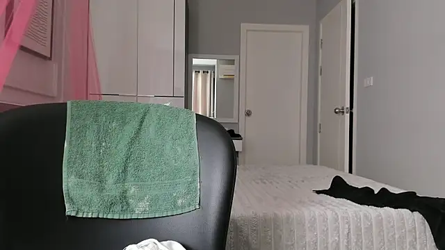 Jap amelle online show from 10/18/25, 12:01