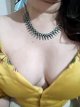 Brown Maxi online show from 03/13/25, 12:02