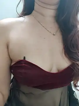 Snapshot of Brown_Maxi chatting on 06/15/26, 03:44 Brown Maxi online show from 06/15/26, 03:44