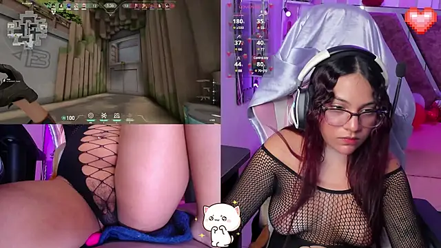 Snapshot of PetiteSophie_ chatting on 02/18/25, 04:14 PetiteSophie online show from 02/18/25, 04:14