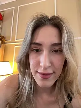 SerenaBennet online show from 10/31/25, 10:23