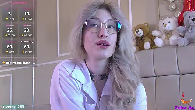 SerenaBennet online show from 10/19/25, 09:45