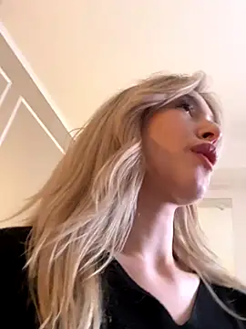 SerenaBennet online show from 11/28/25, 11:27