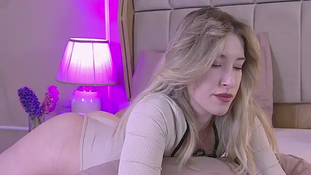 Snapshot of SerenaBennet chatting on 03/05/26, 10:23 SerenaBennet online show from 03/05/26, 10:23