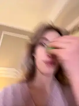 Snapshot of SerenaBennet chatting on 12/23/25, 08:35 SerenaBennet online show from 12/23/25, 08:35