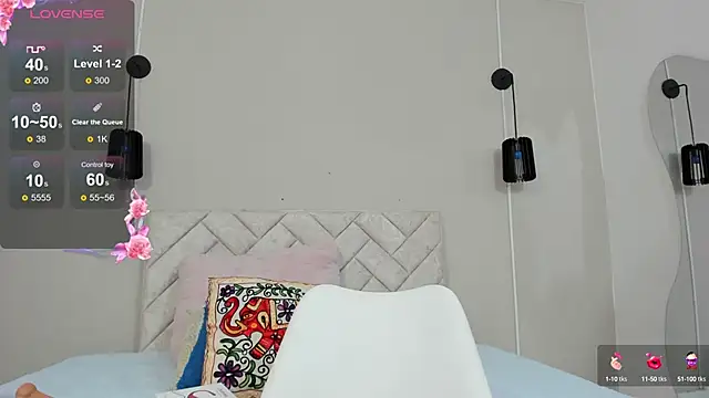 Snapshot of Lea_nahid chatting on 02/14/25, 07:02 Lea nahid online show from 02/14/25, 07:02