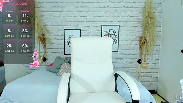 Snapshot of Lea_nahid chatting on 02/20/25, 12:19 Lea nahid online show from 02/20/25, 12:19