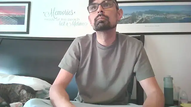 Snapshot of spence204011 chatting on 03/15/26, 06:37 spence204011 online show from 03/15/26, 06:37