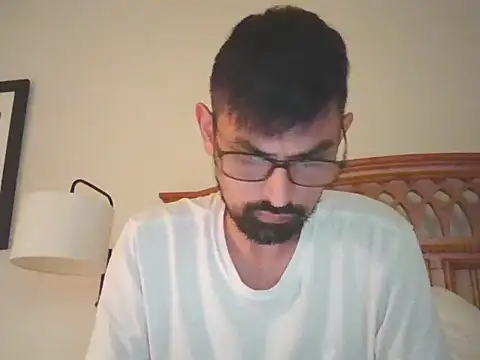 Snapshot of spence204011 chatting on 10/28/25, 02:45 spence204011 online show from 10/28/25, 02:45