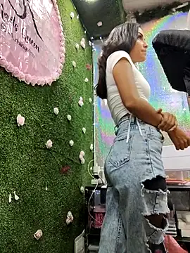 Snapshot of Anifer chatting on 12/14/24, 03:15 Anifer online show from 12/14/24, 03:15