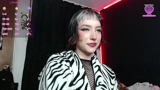 Snapshot of niakat_ chatting on 02/18/25, 12:06 niakat online show from 02/18/25, 12:06
