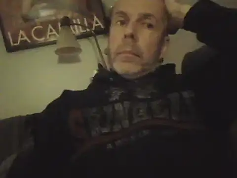 Snapshot of SHARPSkinhead chatting on 12/17/24, 10:43 SHARPSkinhead online show from 12/17/24, 10:43